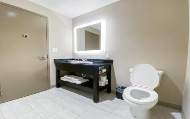 Super 8 by Wyndham Moosonee