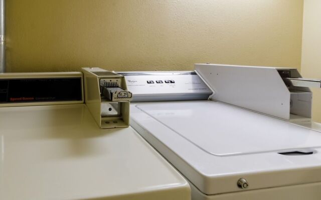 Econo Lodge Junction City I-70 Near Fort Riley