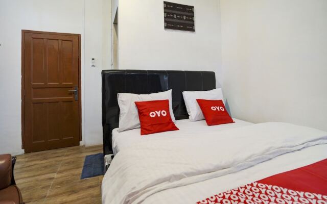 OYO 90645 Karisma Residence