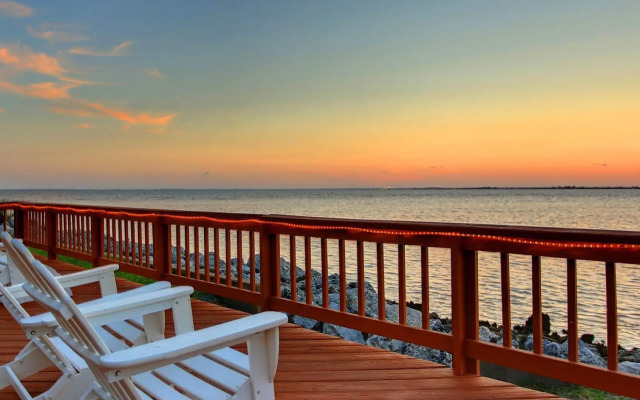 Sailport Waterfront Suites