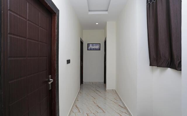 OYO Flagship 14468 Hotel Divine Ganges