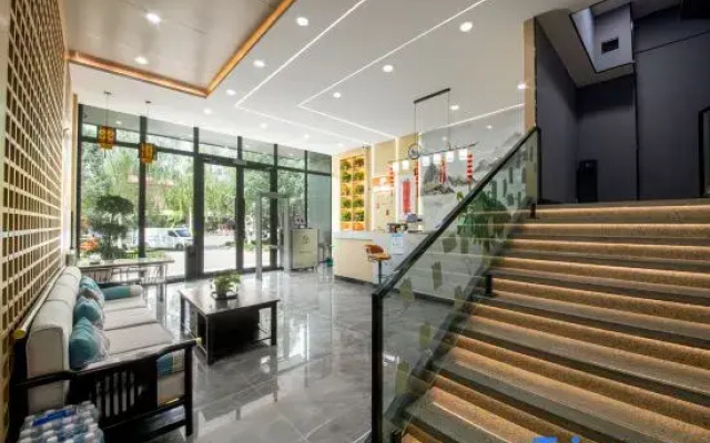 Lanting Light Luxury Hotel