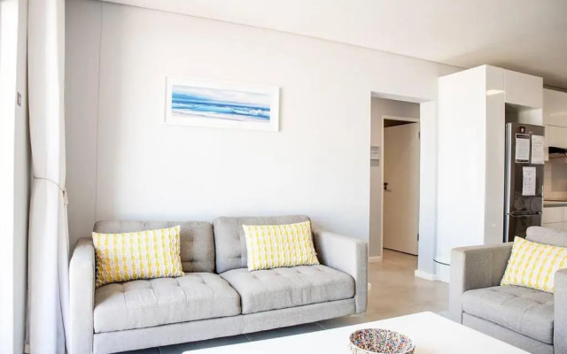 Beachfront 2 bedroom with swimming pool, Blouberg