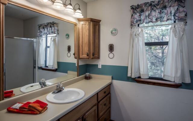 Enhanted Moose - Three Bedroom Cabin