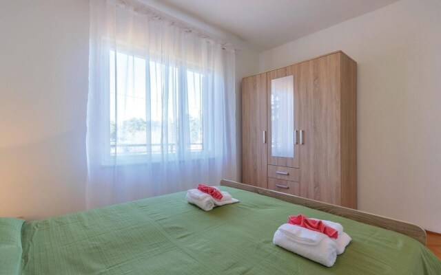 Amazing Home in Valbandon With Wifi and 2 Bedrooms