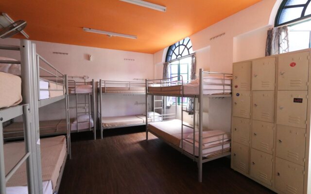 Footprints Hostel