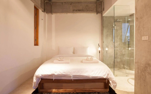 ELLA Bar, Bistro & Bed