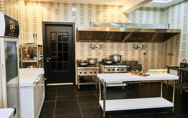 247 Luxury Hotel & Apartment Ajah