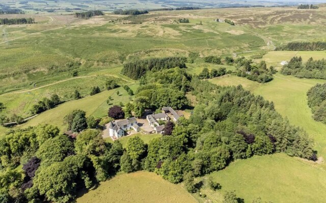 Charming 7-bed Estate House Near Gleneagles