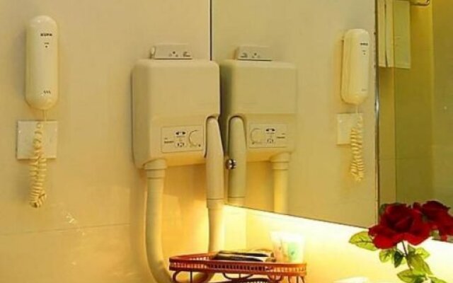 Maxcourt Hotel