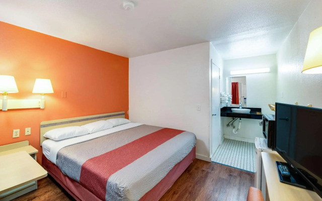 Motel 6 Greenville, TX