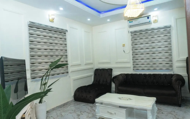 Charming 3-bed Apartment in Transe Ekulu Phase 6