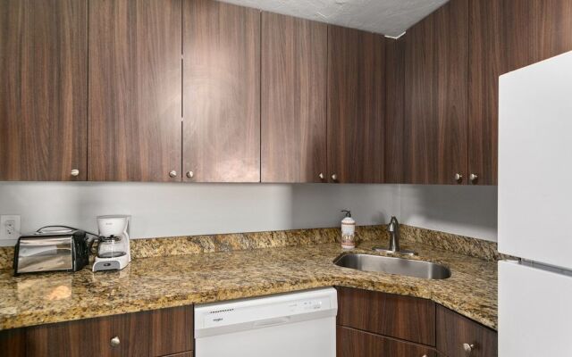 2 Bedroom Deluxe Apt on Collins Ave