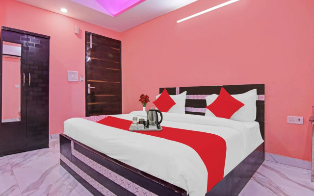 OYO Flagship 70281 Hotel Rishabh Inn