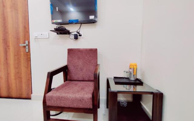 Perfect Stayz Dwarkesh - Near Railway station
