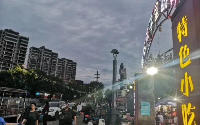 Six Rooms Homestay (Jiangxi Olympic Sports/ Normal University)