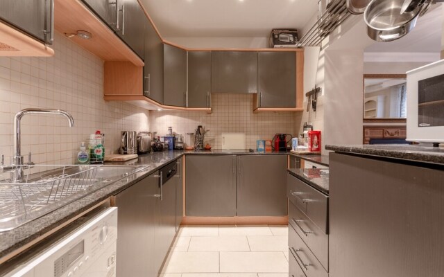 Spacious South Kensington 1 Bedroom Apartment