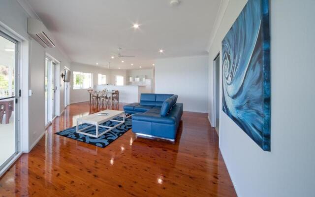 Picturesque on Passage - Shute Harbour