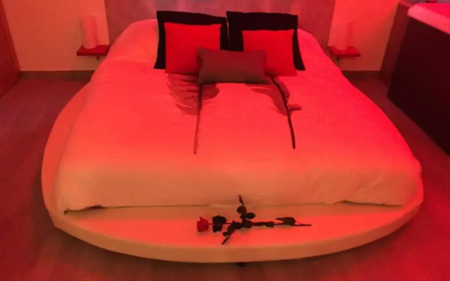 Suite Cupidon- Domaine des trois châteaux