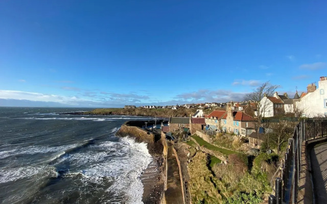 Fabulous Holiday Home by the sea in Ancient Crail