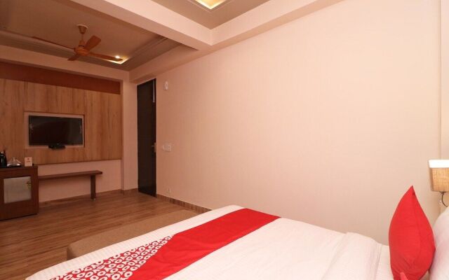 OYO 14766 Pacify Hills