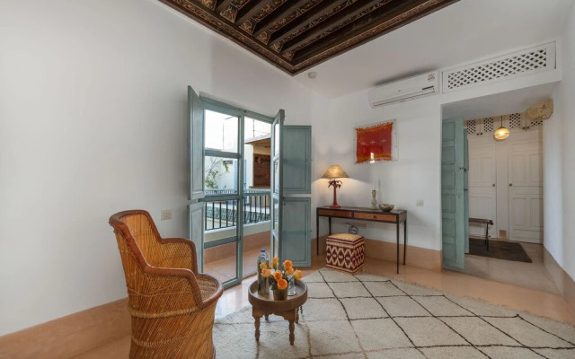 Riad Le J