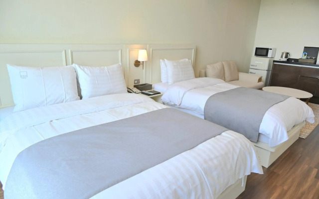 Rich Hotel