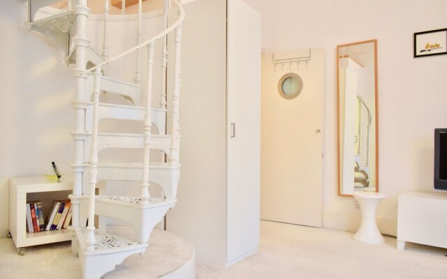 Elegant Mezzanine Studio Flat in Belsize Park