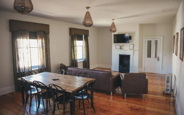 Deloraine Hotel