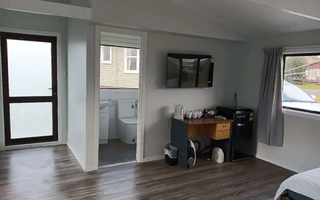 4 Double Beds and 2 Sofa Bed chalet