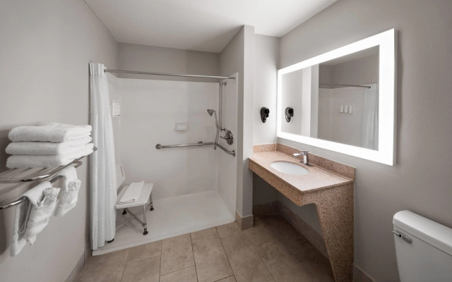 Days Inn by Wyndham Tulsa Central