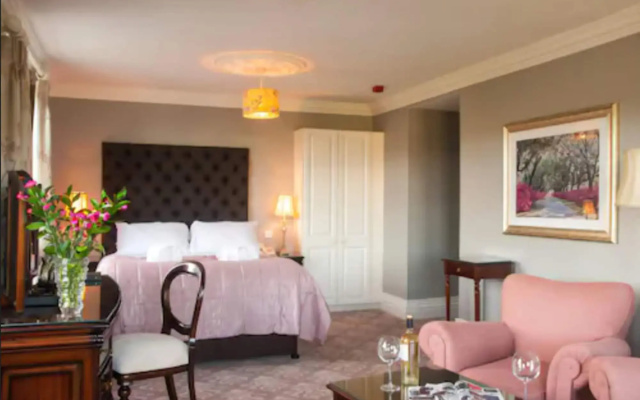 Falls Hotel & Spa