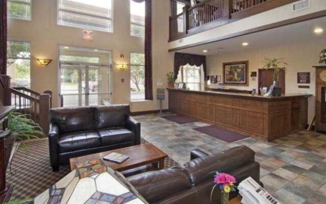 Norwood Inn & Suites