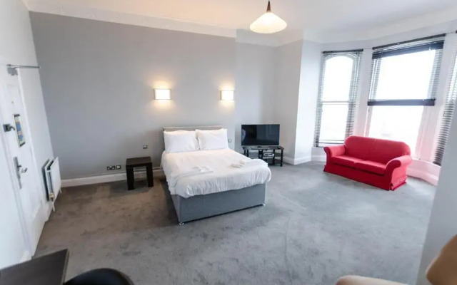 Admiral House Hotel