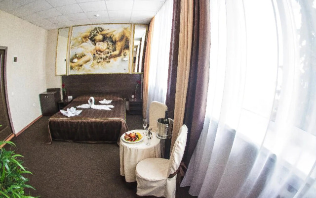 Viktoria - Zuro Hotel