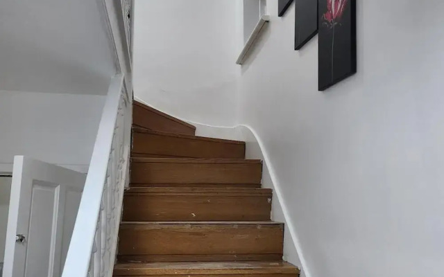 Cosy Dagenham Retreat for Family