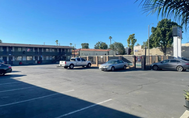 Studio 6 Suites – San Bernardino, CA