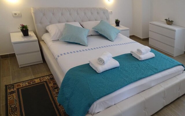 Awesome Apartment in Zadar With Wifi and 2 Bedrooms