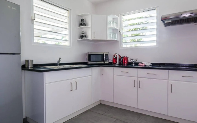 Apt 80m2 Jan Thiel Area W/ Balcony, Pool & Tropical Garden