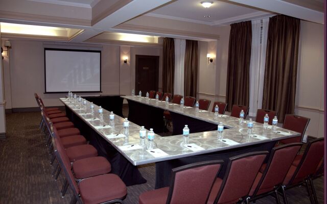 Radisson Hotel & Suites Fort McMurray