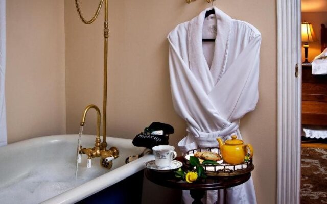 White Oak Manor Bed & Breakfast