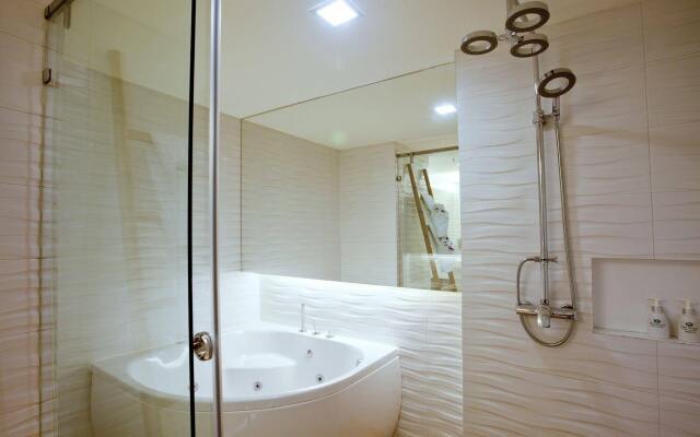 Jomtien Palm Beach Hotel And Resort