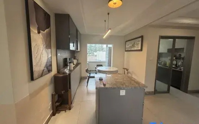 Qingdao Youshe Linhai Homestay (Golden Lion Plaza Branch)