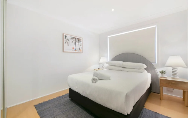 Ground Floor 2-bed Mermaid Beach Pad With Parking – Guest Rooms – Gold Coast