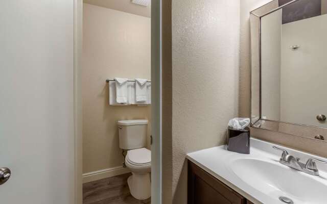 Rodeway Inn & Suites Ontario
