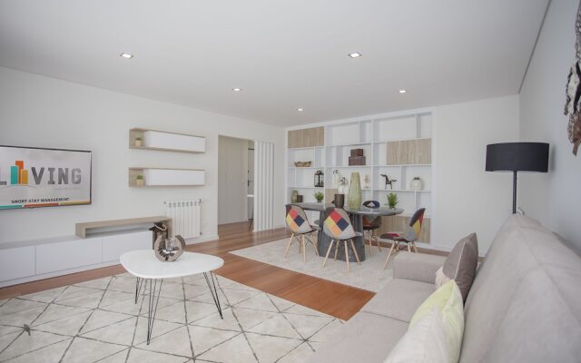 Liiiving - Luxury River View Apartment X