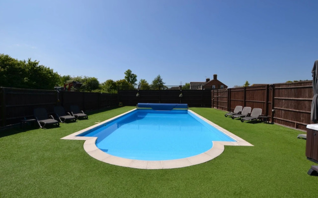 The Pool House at Upper Farm Henton
