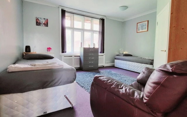 Silver Road Deluxe Retreat in Norwich