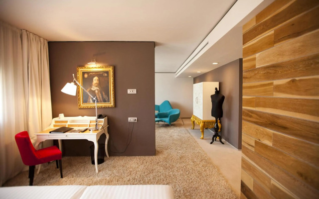 Graffit Gallery Design Hotel