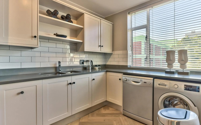 437 St Martini Gardens